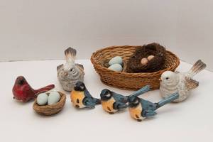 lot 282 image: Various Bird Figurines