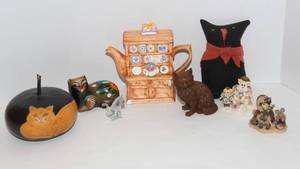 lot 291 image: Various Cat Decor Items