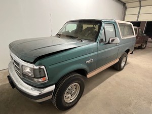 Vintage 1996 Ford Bronco / 1996 Ford Bronco Eddie Bauer Edition