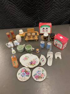 lot 9 image: Collection of Vintage Salt and Pepper Shakers and Decorative Plates