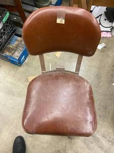 lot 203 image: Vintage Industrial Office Chair with Swivel Base