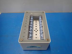 lot 7 image: Datamation Systems&nbspDS-UNIDOCK Charge & Sync Docking Station  can fit 8 phones  Includes CAB-AC power cable 