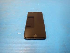 lot 26 image: Apple&nbspiPhone 7 A1660  32GB of storage  Cellular Carrier Unlocked  No Cables  light scratches on screen
