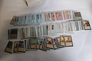 lot 19 image: Large Collection of Vintage Magic The Gathering Cards