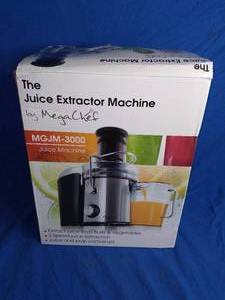 lot 178 image: MegaChef 4-Oz. 800-Watt Wide-Mouth Juice Extractor
