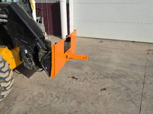lot 30 image: Landhoner Skid Steer 2 Receiver Plate Yellow