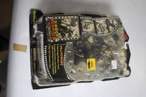 lot 24 image: Nosferatu Silent Screamers Series 1 Knock Renfield Action Figure