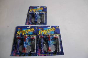lot 39 image: Lot of 5 Collectible Spider-Man Bendy Figurines with Toothbrushes