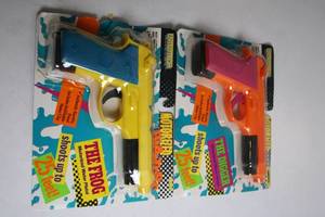 lot 51 image: Set of 2 Entertech Motorized Water Pistols - The Digger & The Frog Models