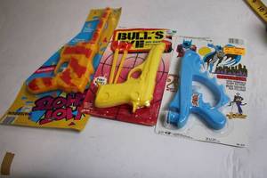 lot 52 image: Set of 3 Novelty Water and Dart Toy Guns