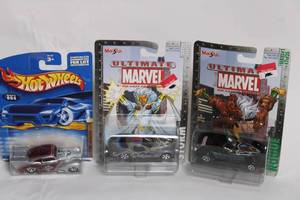 lot 138 image: Set of 3 Die-Cast Collector Cars Hot Wheels and Marvel
