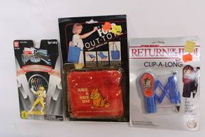 lot 181 image: Lot of Vintage Collectibles Star Wars Clip-A-Long, Garfield Pouch, and Power Rangers Figure