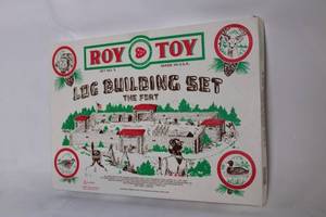 lot 219 image: Roy Toy Log Building Set No. 5 - The Fort