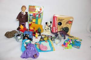 lot 244 image: Mixed Collection of Vintage Toys and Gadgets