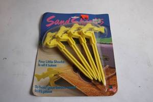 lot 256 image: Pack of 4 Sand Shark Beach Towel Anchors