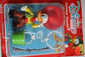 lot 263 image: Disney Cowboy Donald Duck Fully Poseable Figure with Accessories