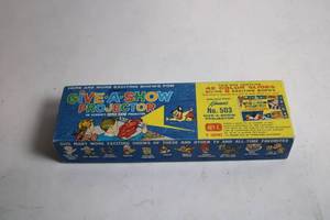 lot 284 image: Kenners Vintage Give-A-Show Projector with 42 Color Slides