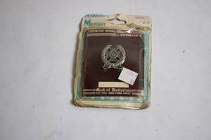 lot 290 image: Vintage Denmarks Military Distinctive Insignia Badge in Original Packaging