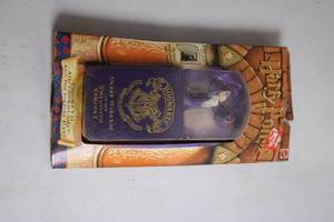 lot 305 image: Harry Potter Die-Cast Collectible Dumbledore Figure