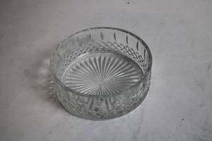 lot 325 image: Vintage Crystal Glass Bowl with Diamond Pattern Design