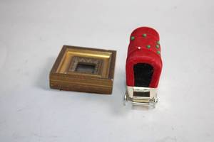 lot 329 image: Vintage Western Stagecoach Tape Dispenser with Wooden Base