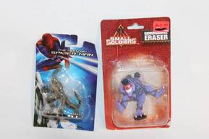 lot 360 image: Set of 2 Action Figures - Small Soldiers Dimensional Eraser & The Amazing Spider-Man Lizard