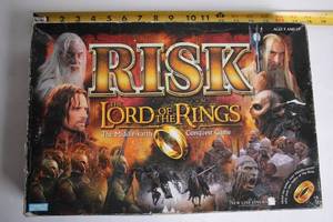 lot 465 image: Risk Lord of the Rings Board Game - Middle-earth Conquest