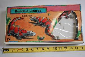 lot 494 image: Bunch-a-Lizards Light Set for Decoration