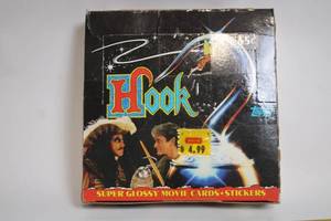 lot 512 image: Box of 36 Packs 1991 Topps Hook Movie Cards and Stickers