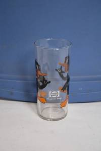 lot 515 image: 1973 Pepsi Collector Series Daffy Duck Glass