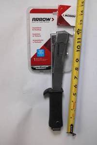 lot 20 image: Arrow Hammer Tacker with T50 Staples Compatibility