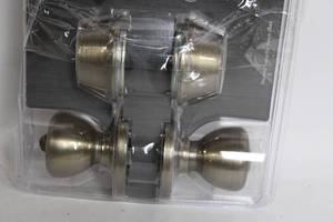 lot 22 image: Kwikset Entry Door Lock Set with SmartKey Security in Brushed Satin Nickel