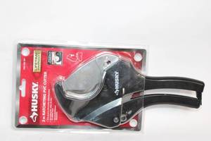 lot 42 image: Husky 2 in Ratcheting PVC Cutter with Quick Release