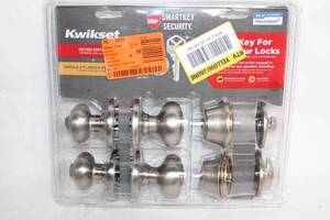 lot 131 image: Kwikset Smartkey Security Set of 2 Keyed Entry Door Knob Locksets