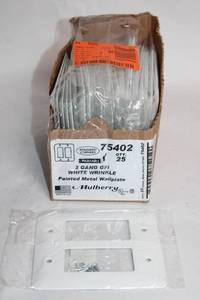 lot 181 image: Box of 25 Mulberry 2 Gang GFI White Wrinkle Painted Metal Wallplates