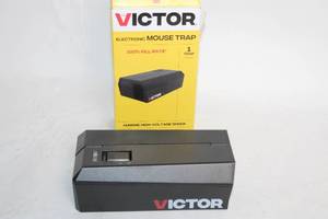 lot 227 image: Victor Electronic Mouse Trap with Humane High-Voltage Shock