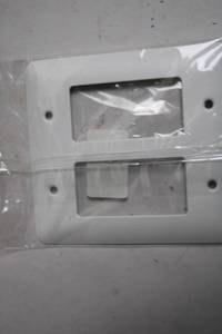 lot 418 image: Box of 25 Mulberry 2 Gang GFI White Wrinkle Painted Metal Wallplates