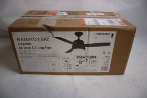 lot 463 image: Hampton Bay Caprice 44 Inch Ceiling Fan with Matte Black Finish