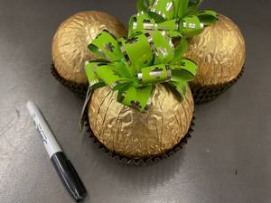 lot 54 image: Set of 3 Grand Ferrero Rocher with Easter Decoration