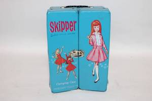lot A-58 image: Vintage Skipper Barbie Carrying Case