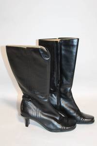 lot 123 image: Pair of Black Leather Knee-High Boots Size 7