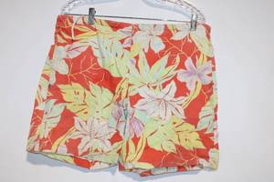 lot 153 image: Mens Medium Hawaiian Floral Print Shorts