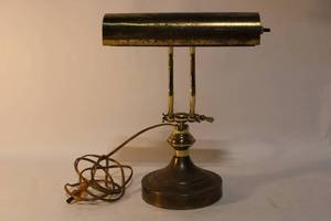 lot 189 image: Vintage Brass Desk Lamp with Adjustable Arm