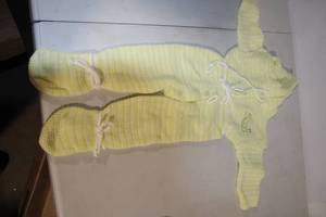 lot 238 image: Vintage Baby Knit Romper 6-9 Months in Yellow Stripes