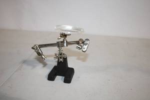 lot 276 image: Multi-Angle Helping Hands with Magnifying Glass for Precision Tasks