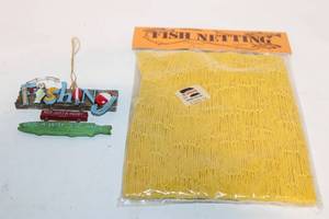 lot 321 image: Fishing Decor Lot Fish Netting and Wall Hanging