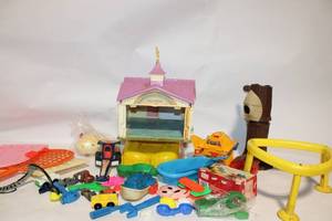 lot 342 image: Collection of Various Vintage Toy Playsets and Accessories