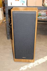 lot 352 image: Technics Vintage Floor-Standing Speaker