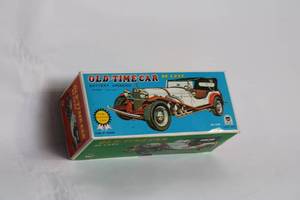 lot 410 image: Vintage Old-Time Car De Luxe Battery Operated Toy