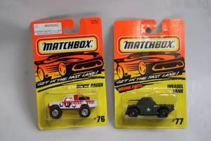 lot 422 image: Matchbox Dune Racer & Weasel Tank Action System Vehicles